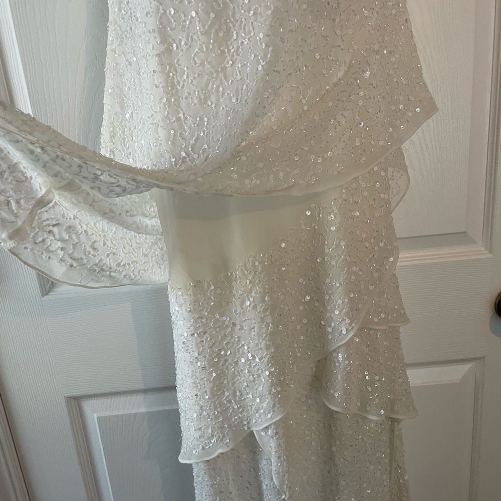 Women’s beaded wedding gown - Picture 4 of 13